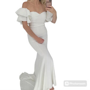 Faeriesty white ruffle sleeve long gown bridal prom size small
